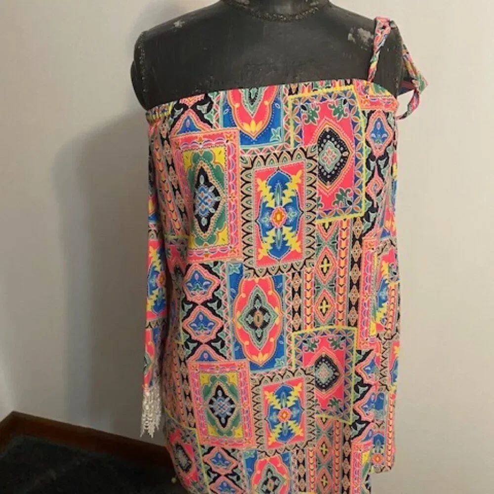 Together Apparel Aztec Multi- cold shoulder lace sleeve tunic dress, size M